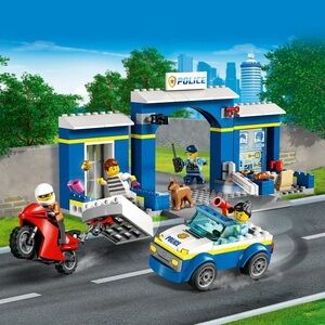 LEGO City Police Station Chase 60370